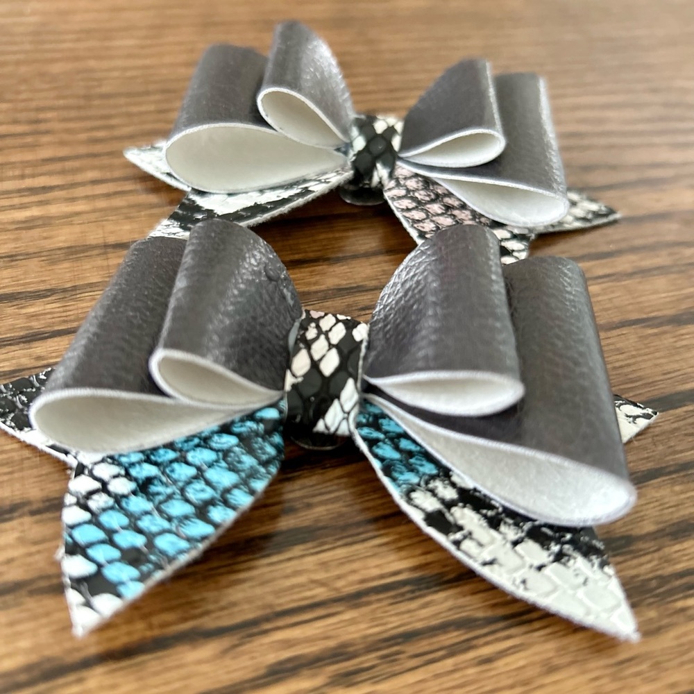 SOLD•Shoe Clips - Picture 2 of 3
